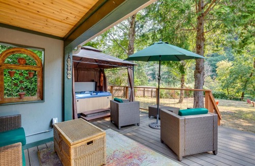 Mapleton House | Historic Mapleton Cottage w/River Views & Hot Tub