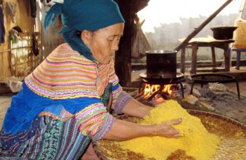 Dong Van House | Hmong Village Homestay Mountain View & Trekking