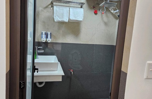 Kim Bang Hotel | Hoàng Gia Hotel Royal