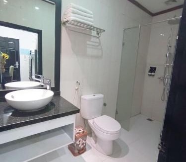 French Quarter Hotel | Hoan Kiem Lake Hotel Alley 22 Hàng Vôi