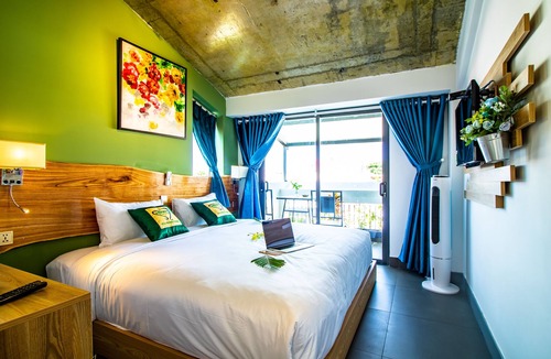 Hoi An City Centre Bed & Breakfast | HOI AN HEART LODGE - STUDIO ROOM + BALCONY + SWIMMING POOL