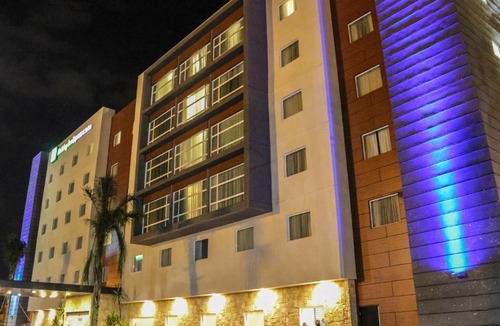 Celaya Hotel | Holiday Inn Express and Suites Celaya by IHG