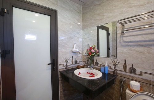 Cam An Hotel | Home River Villa