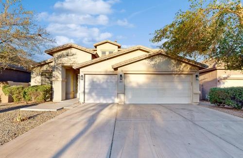 Laveen Village House | Hot Tub & Game Room: Poolside Paradise in Phoenix!