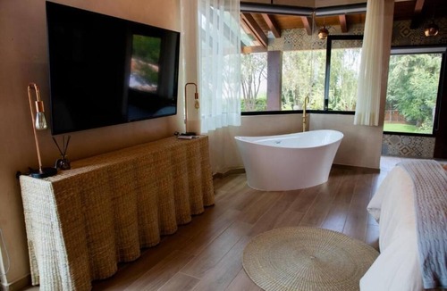 Tzintzuntzan Hotel | Hotel Boutique La Casa Del Lago