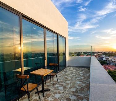 Ba Hang Hotel | HOTEL CALIFORNIAㅣDouble Room with Balcony