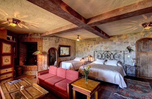 Atascadero Hotel | Hotel Casa Angelitos