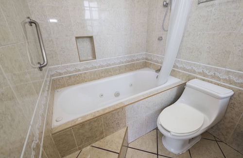 Irapuato Hotel | Hotel Suites de Reyes