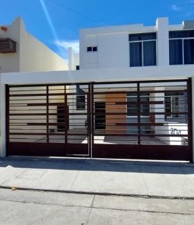 Mazatlan House | House 5 min by the beach, with wide open garage.