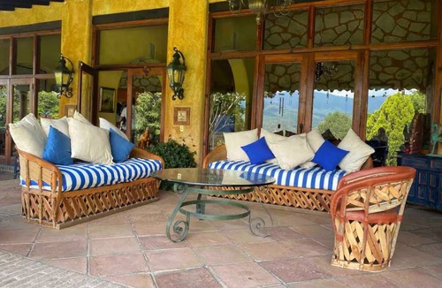 Malinalco House | House with pool and private court