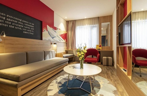 Tan Binh Hotel | Ibis Saigon Airport