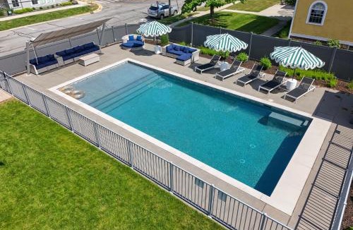 South Haven House | Iconic South Haven Estate - Pool, Hot Tub, Outdoor Kitchen, Game Room & More!