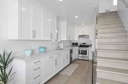 Townsite House | Immaculate Beachfront House, Easy Beach Access, Guest Favorite