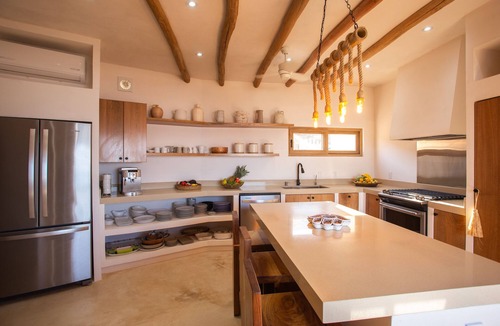 Litibu Villa | In the Sand Luxury Beach Front Villa w/climate-controlled Saltwater pool