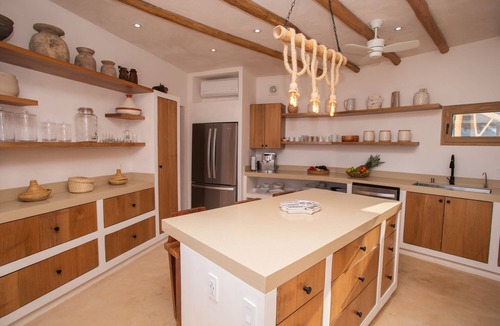 Litibu Villa | In the Sand Luxury Beach Front Villa w/climate-controlled Saltwater pool