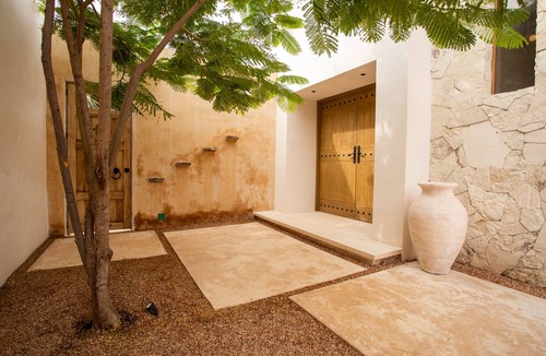 Litibu Villa | In the Sand Luxury Beach Front Villa w/climate-controlled Saltwater pool