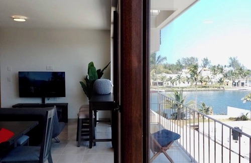 Alvarado Apartment | Incredible apartment for 8 with pool, pier and beach!
