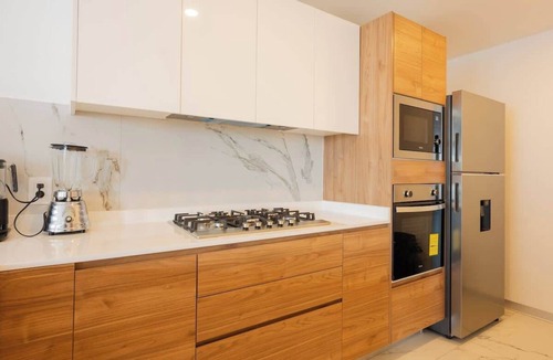 El Yaqui House | Incredible Loft | Gym, Cinema & Spa Amenities