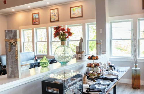 Teaticket Hotel | Iris Hotel Cape Cod