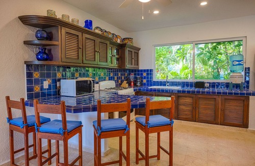 Akumal Villa | Jade Bay classic beachfront villa with pool, AC and WiFi!