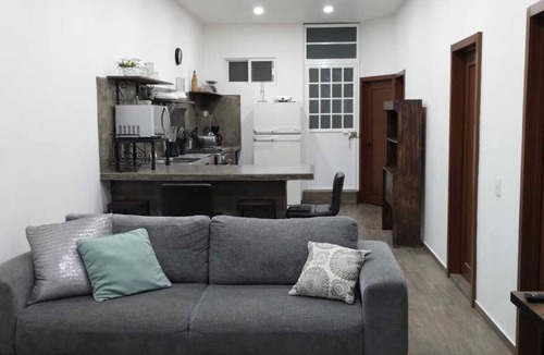 Guadalajara Apartment | Just 15 min walk from the metro which will take you in 10 min to the cntr of GDL