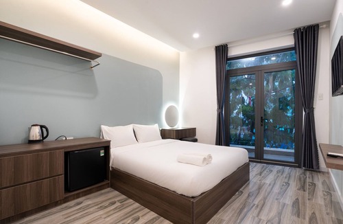 Phuong 8 Hotel | Justay Pink Church