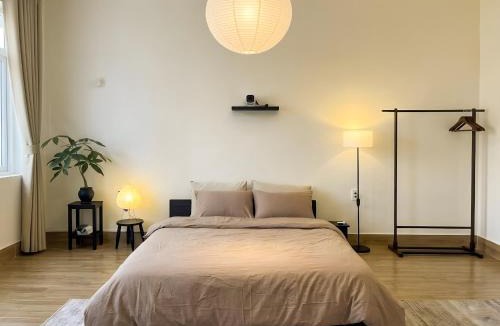 Phu Nhuan Apartment | Kén Stay - Sun drenched Living & Local Foodie Hub