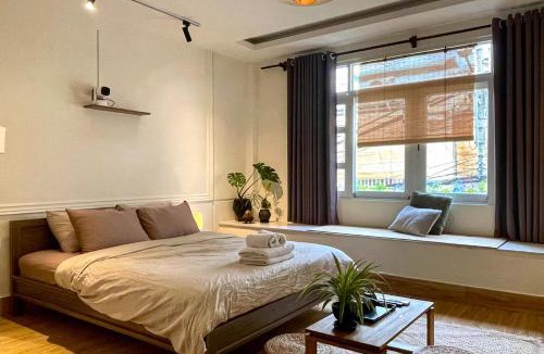 Phu Nhuan Apartment | Kén Stay - Sun drenched Living & Local Foodie Hub