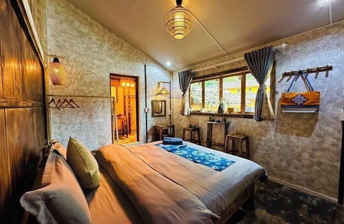 Dong Van Bed & Breakfast | Khói Homestay and Restaurant