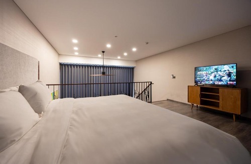 Tay Ho Apartment | KIM Apartment & Homestays at PentStudio West Lake