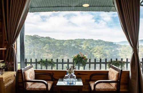 Da Lat Cabin | Kinda Blue Room