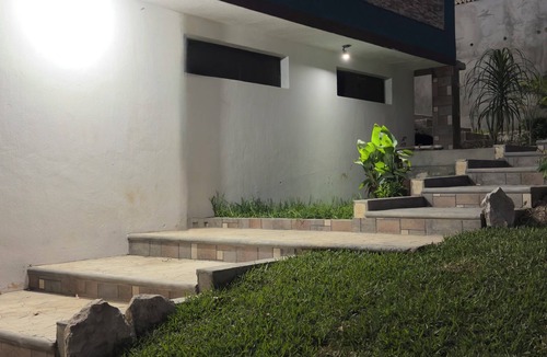 Chiapa De Corzo Apartment | King Bed Climate TV Internet Hot water Parking Garden Central location
