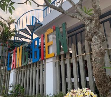 Son Tinh Hotel | Làng biển Homestay