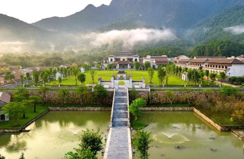 Uong Bi Hotel | Làng Nương Yên Tử (Yên Tử Village)