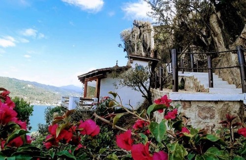 La Pena House | La Bellísima Suite de la Tribulacion ~ Amazing Views Of The Lake!