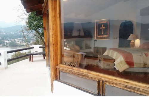 La Pena House | La Bellísima Suite de la Tribulacion ~ Amazing Views Of The Lake!