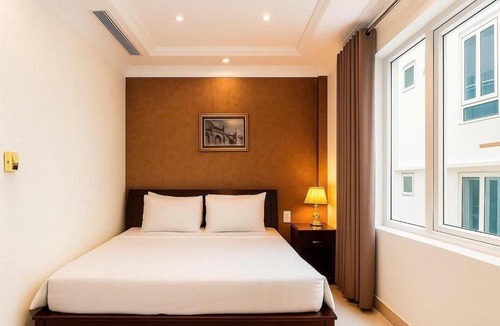 Phu My Hung Hotel | La Bonita Imperial Near SECC