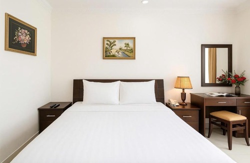 Phu My Hung Hotel | La Bonita Imperial Near SECC
