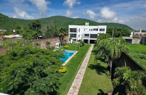 Ayala Apartment | La Casa Blanca VIP