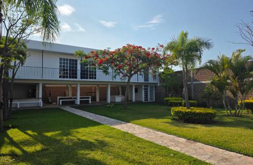 Ayala Apartment | La Casa Blanca VIP