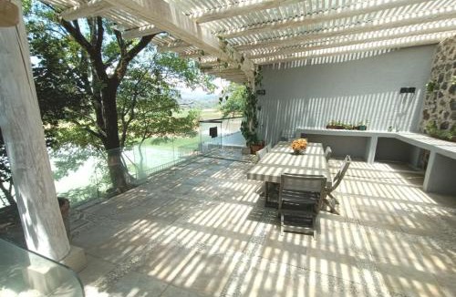 El Santuario House | La Casa del Lago