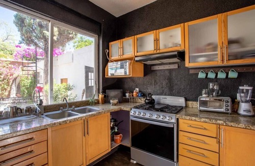 Lafayette House | La Paz & Love Hostel | Private Room l Pet Friendly