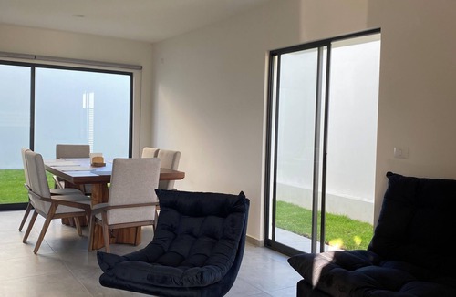 Tlajomulco de Zuniga House | Lakefront house in Adamar, south of the city. Ideal for families