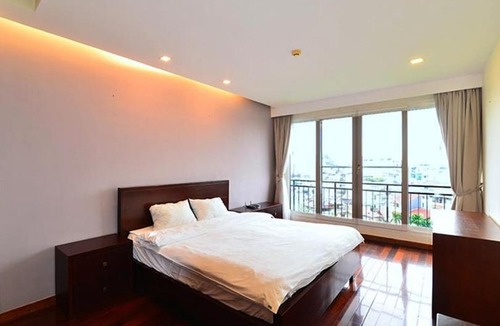 Quang An Apartment | Lakefront Residence