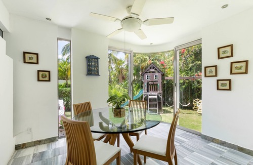 Zona Hotelera House | Large House-walking to beach-10 guests!