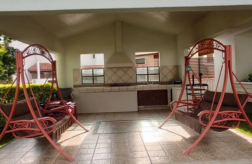 Cocoyoc House | Large rest house with pool
