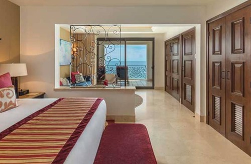 Cabo San Lucas Apartment | Large studio suite in Cabo for Christmas week
