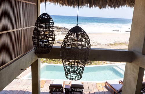 Santa Maria Tonameca Villa | Las Rocas: beach front room with infinity pool and spectacular views