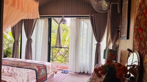 Dak Mil House | Lilys Stone Garden Bungalow