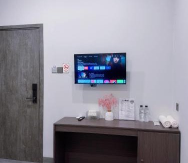 Hoa Binh Hotel | Lin Hotel and Coffee